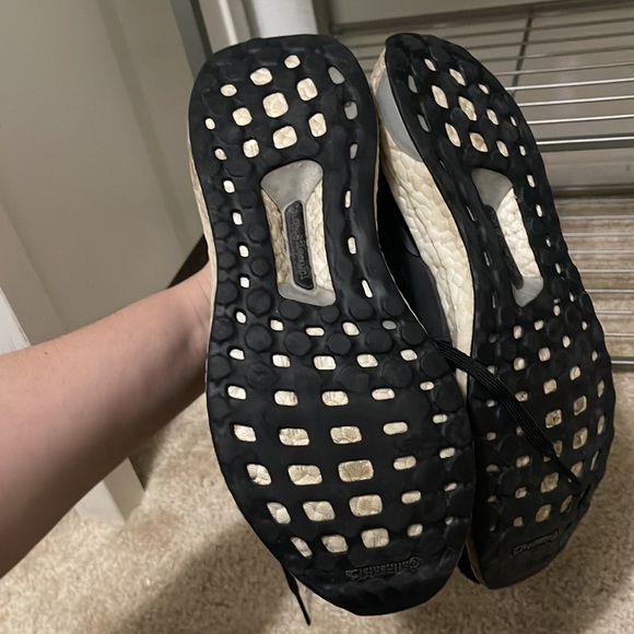 Adidas UltraBoost - Picture 4 of 5